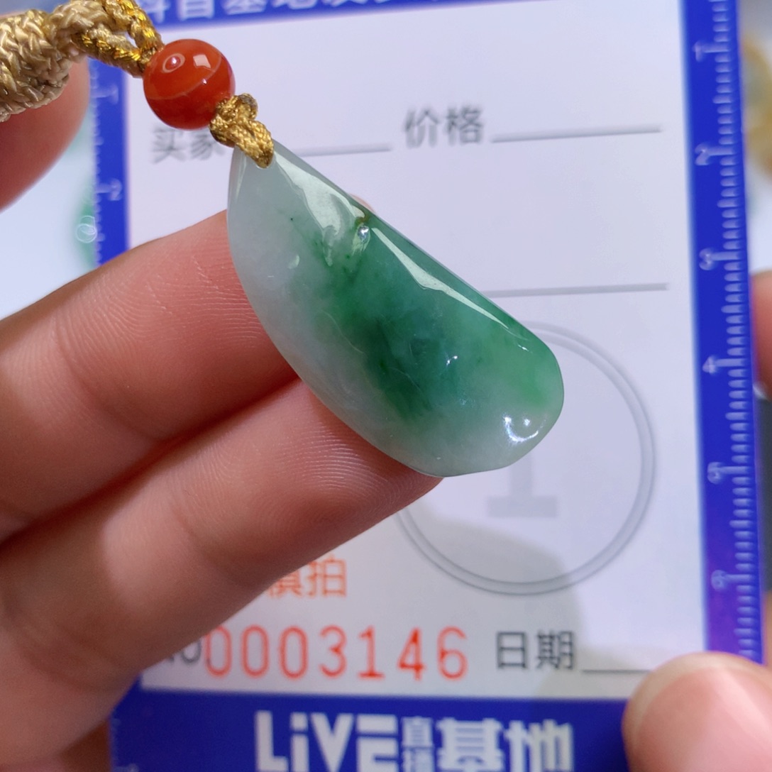 翡翠未镶嵌颈饰保真