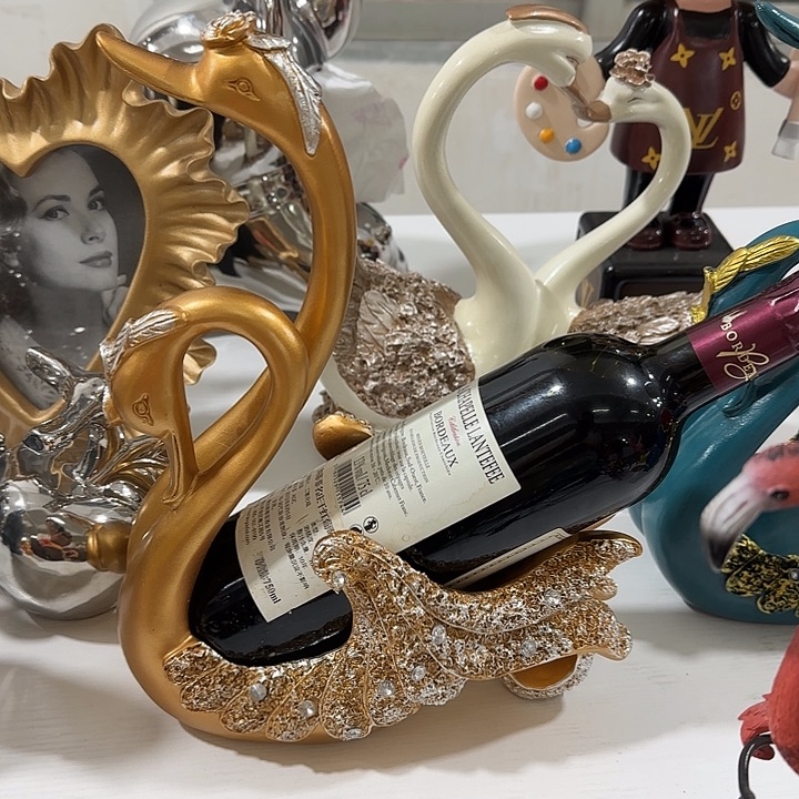 是***赋树脂30公分金色天鹅酒架