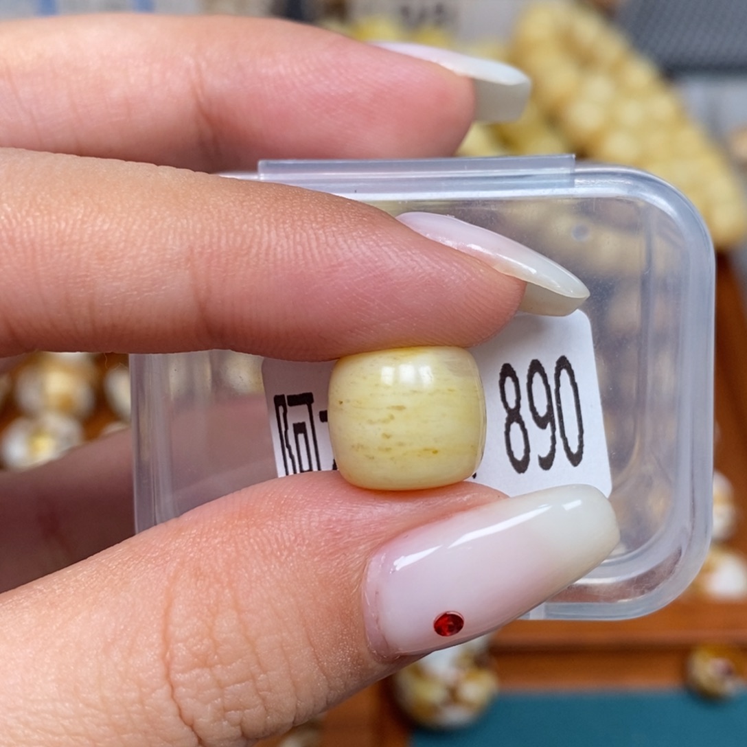 蜜蜡未镶嵌珠宝奇石890