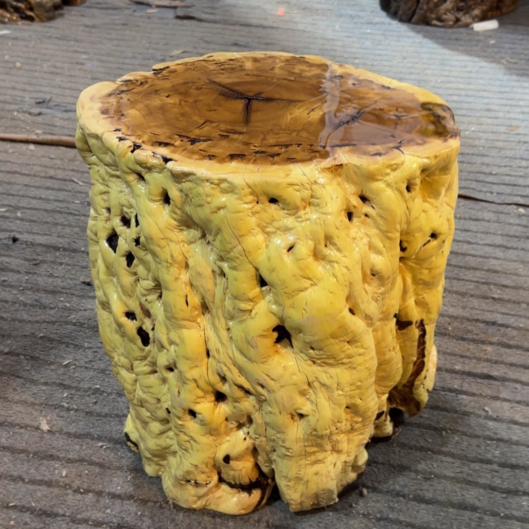 尹***哥龙纹鸡心枣木手工艺品 