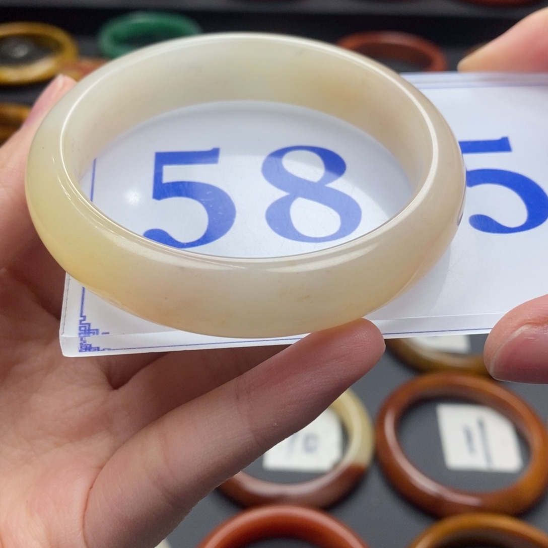 石英质玉（黄龙玉）手镯未镶嵌