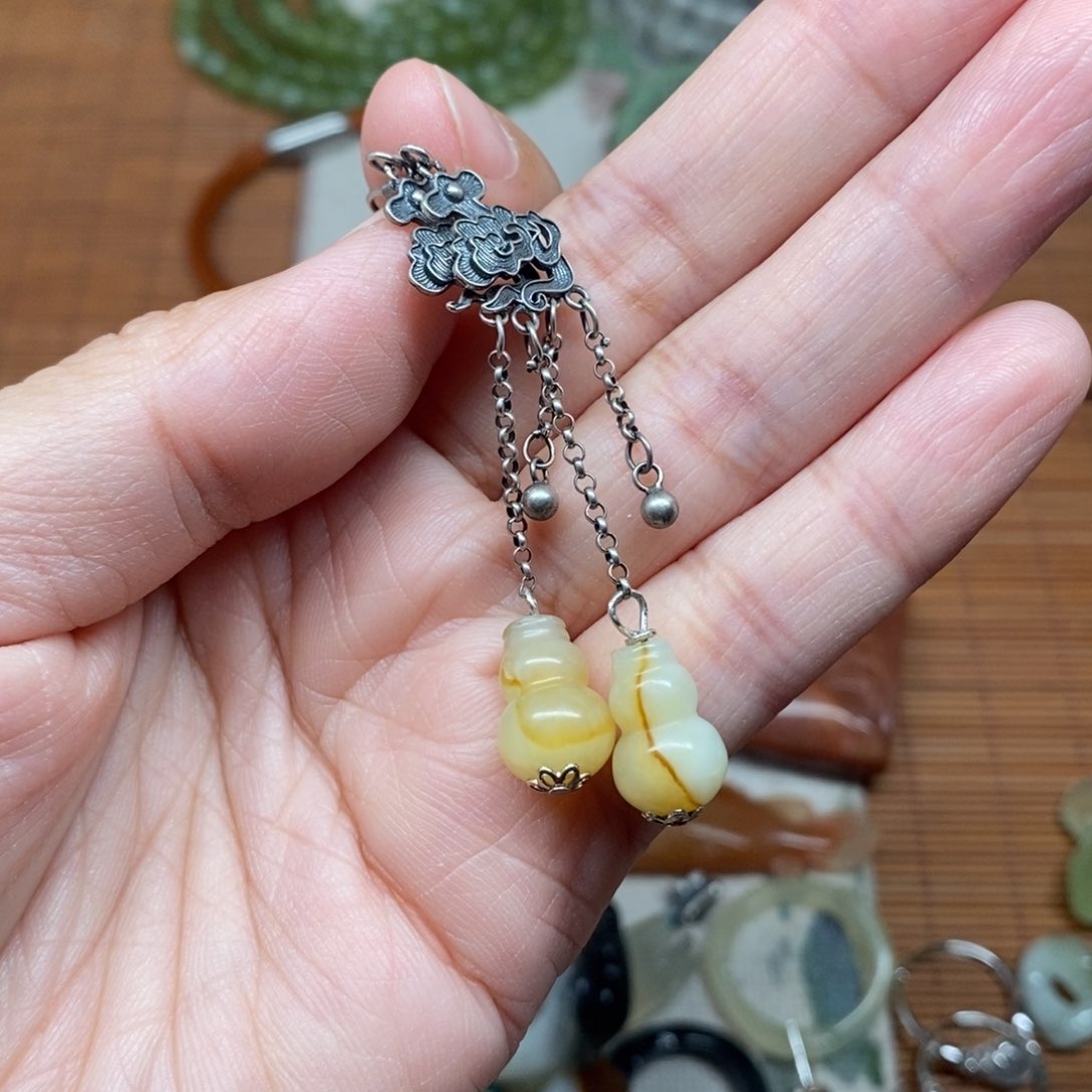 蛇纹石玉耳钉银S925镶嵌