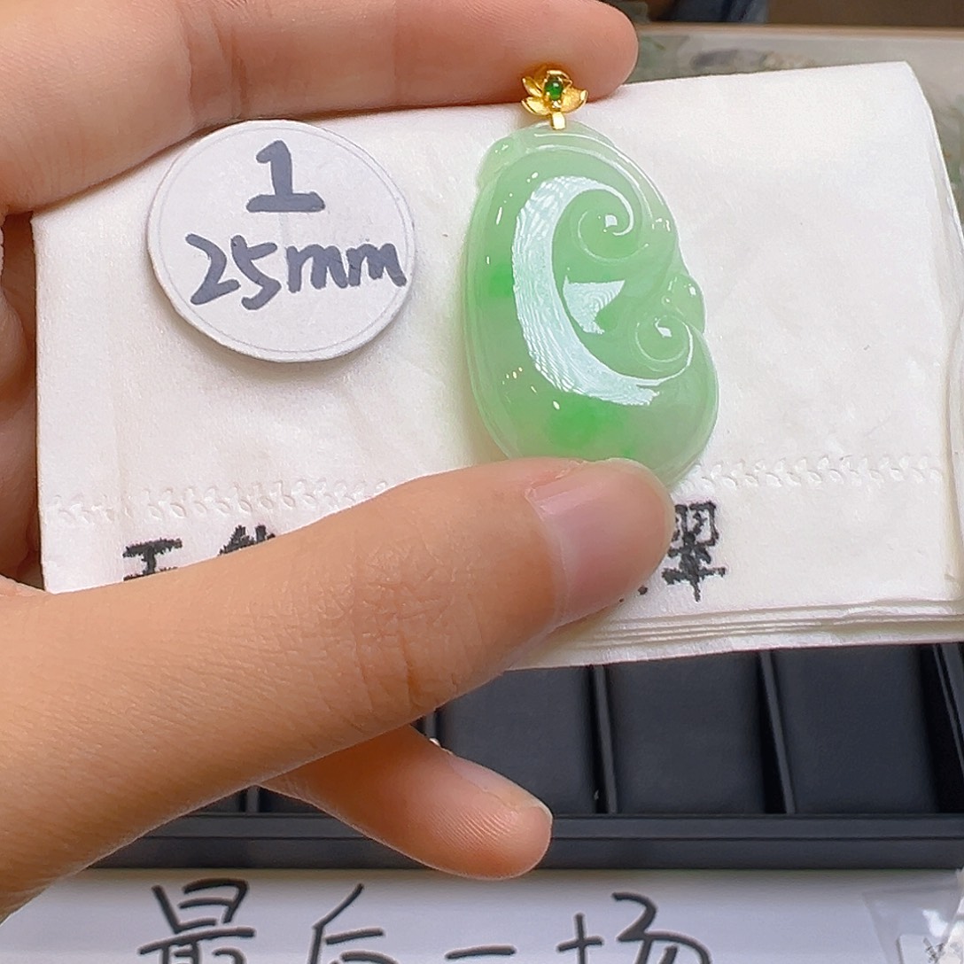 翡翠颈饰18K金镶嵌翡翠