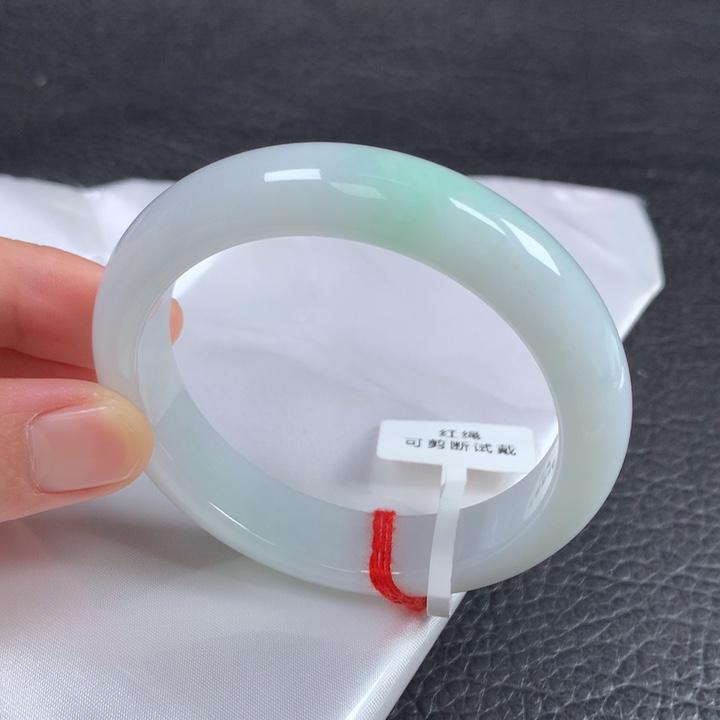 翡翠未镶嵌手镯  