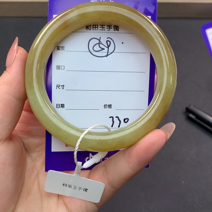 和田玉手镯未镶嵌