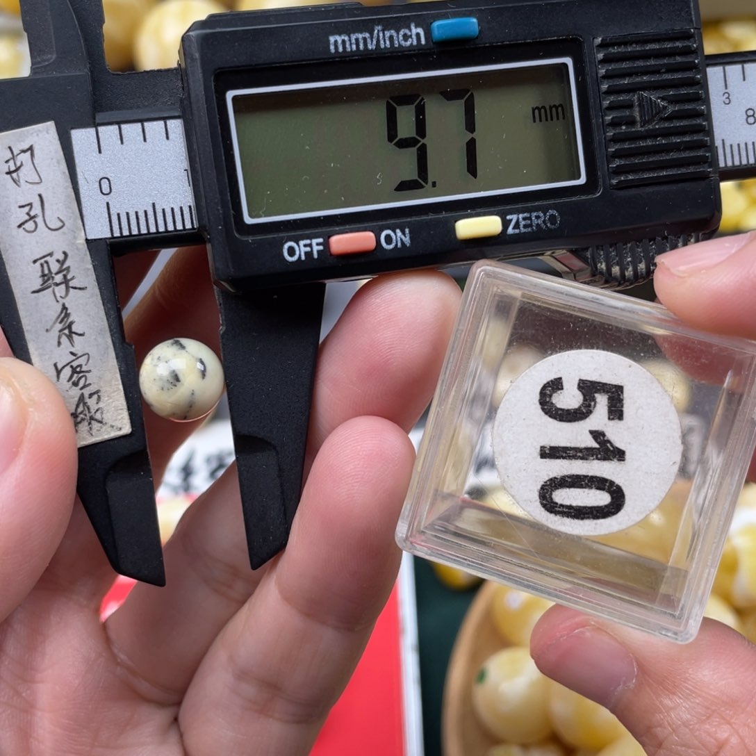 蜜蜡珠宝奇石未镶嵌