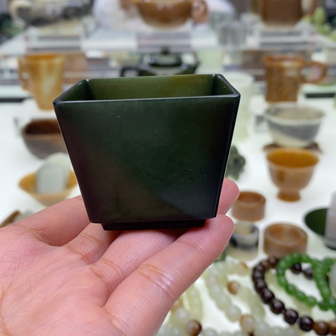 和田玉杯子未镶嵌