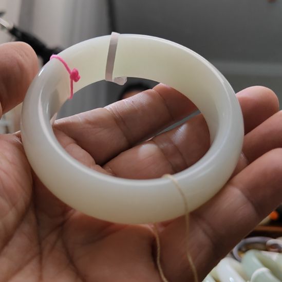 小***段和田玉未镶嵌手镯