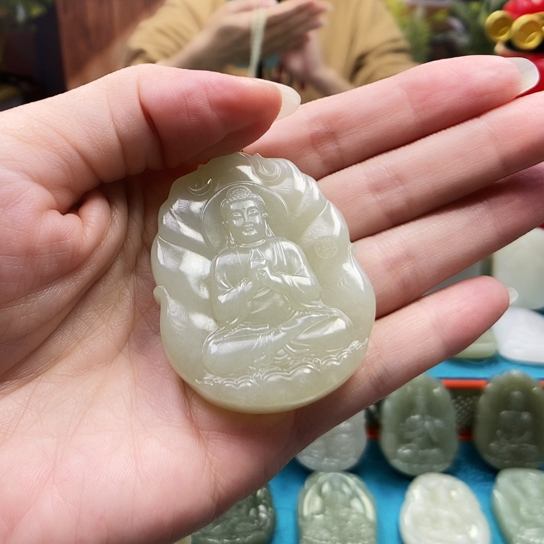 孤***狼和田玉未镶嵌颈饰