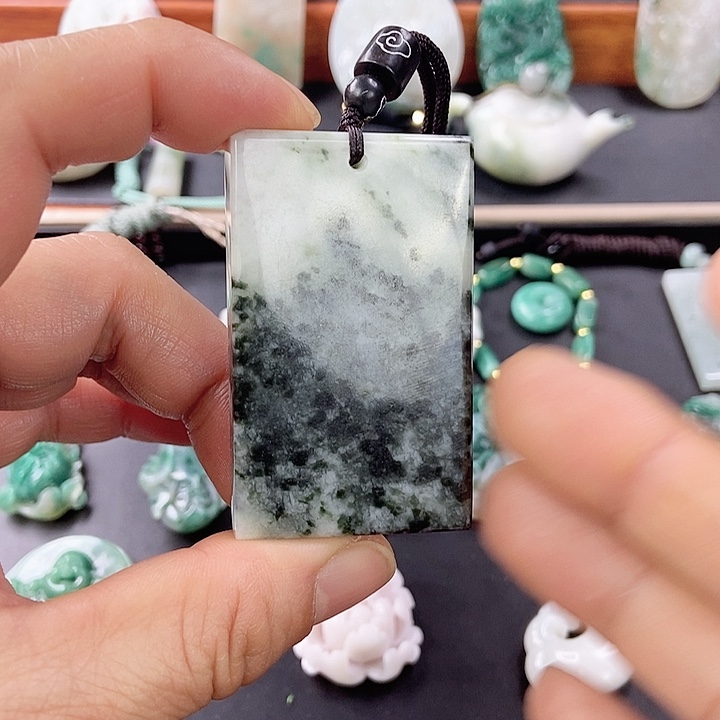 独山玉颈饰未镶嵌