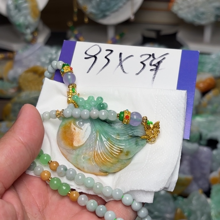 翡翠未镶嵌颈饰?**?吊坠