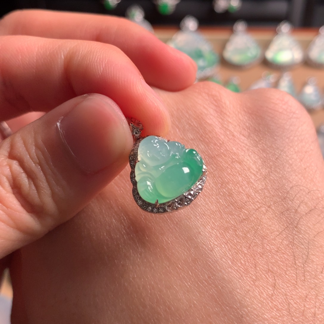 翡翠吊坠(赠链)18K金镶嵌