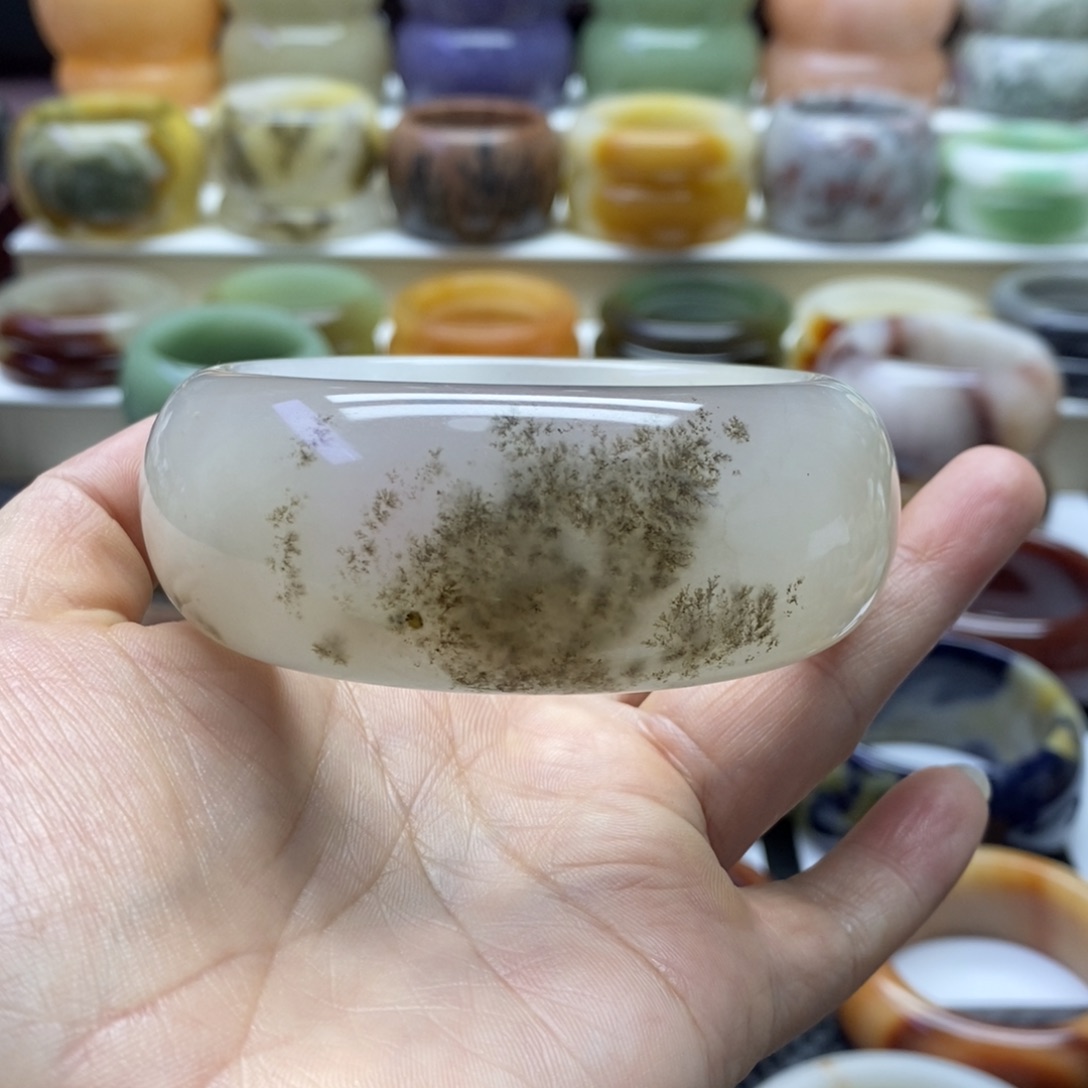 暖***阳石英质玉未镶嵌手镯