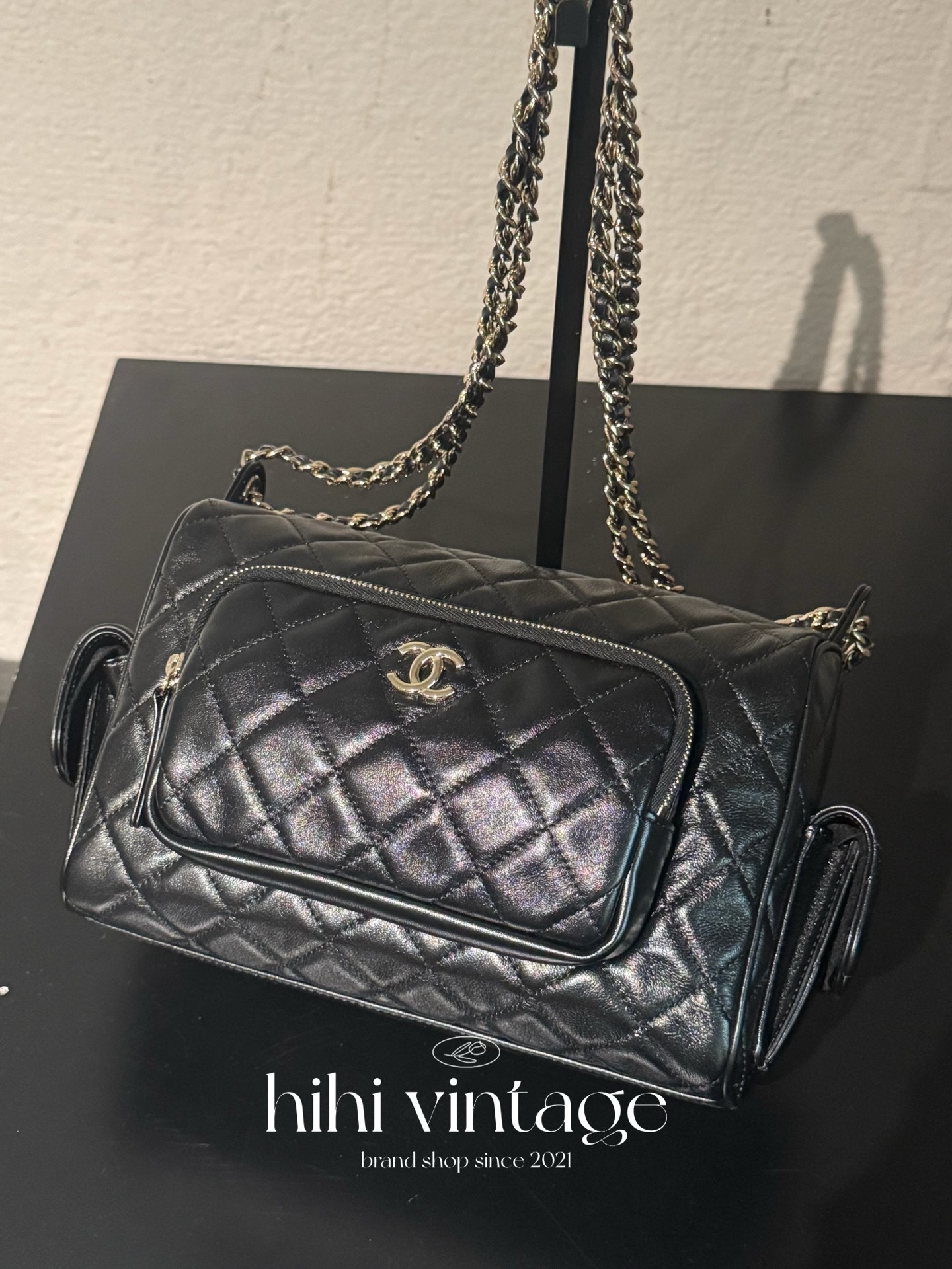 95新 Chanel/香奈儿 黑金羊皮多口袋相机包芯片底长24cm大号JL