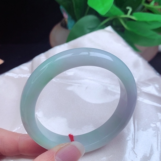 翡翠手镯未镶嵌     正圈54春彩