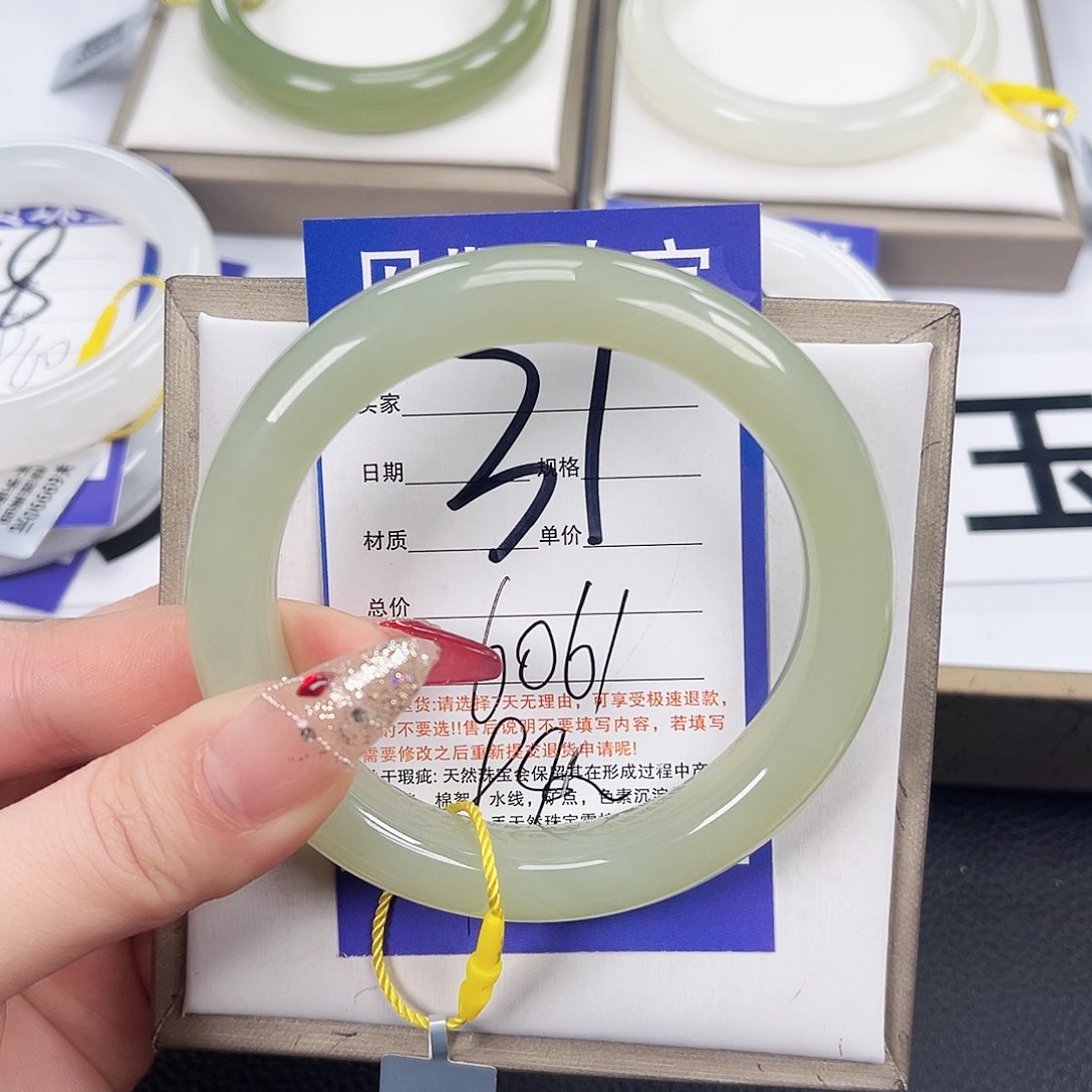 和田玉手镯未镶嵌