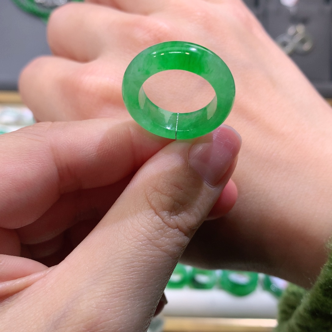 翡翠戒指未镶嵌翡翠