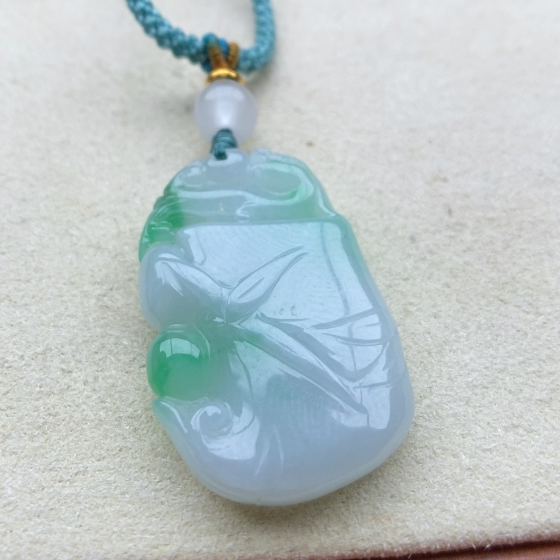 翡翠未镶嵌颈饰吊坠