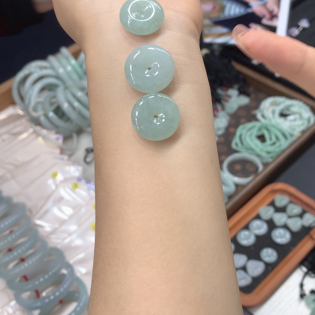 翡翠未镶嵌颈饰多样性发1