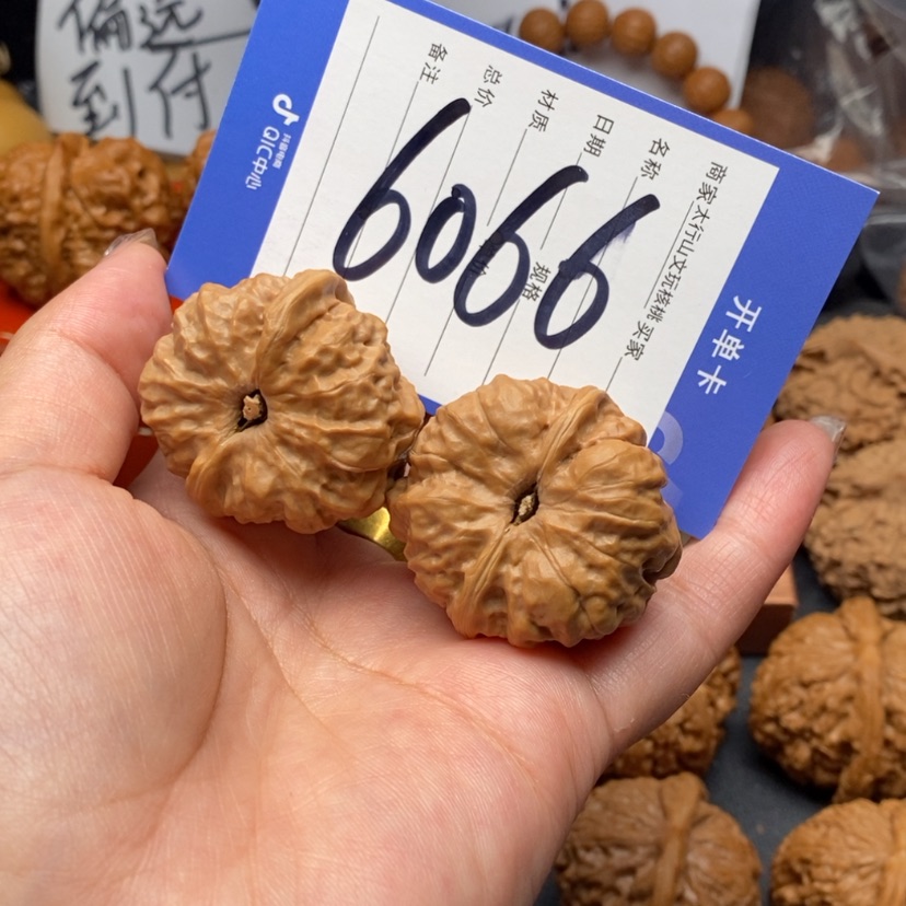 【闪购商品】文玩核桃吊坠文玩核桃三角哈么头6066