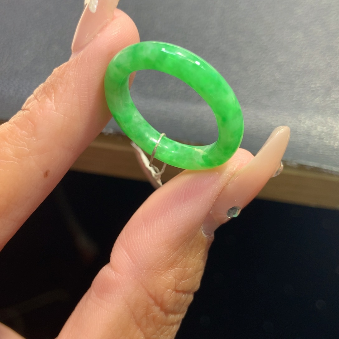 翡翠戒指未镶嵌翡翠