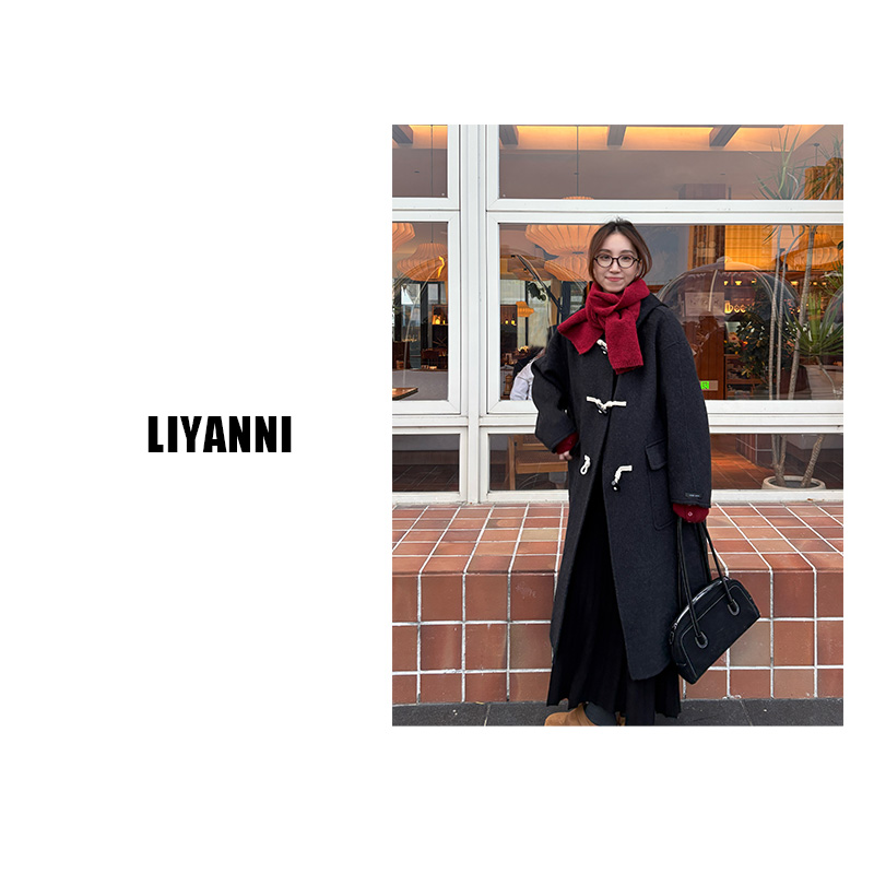 2025圣逸“羊毛+羊驼毛”牛角扣大衣连帽羊毛大衣