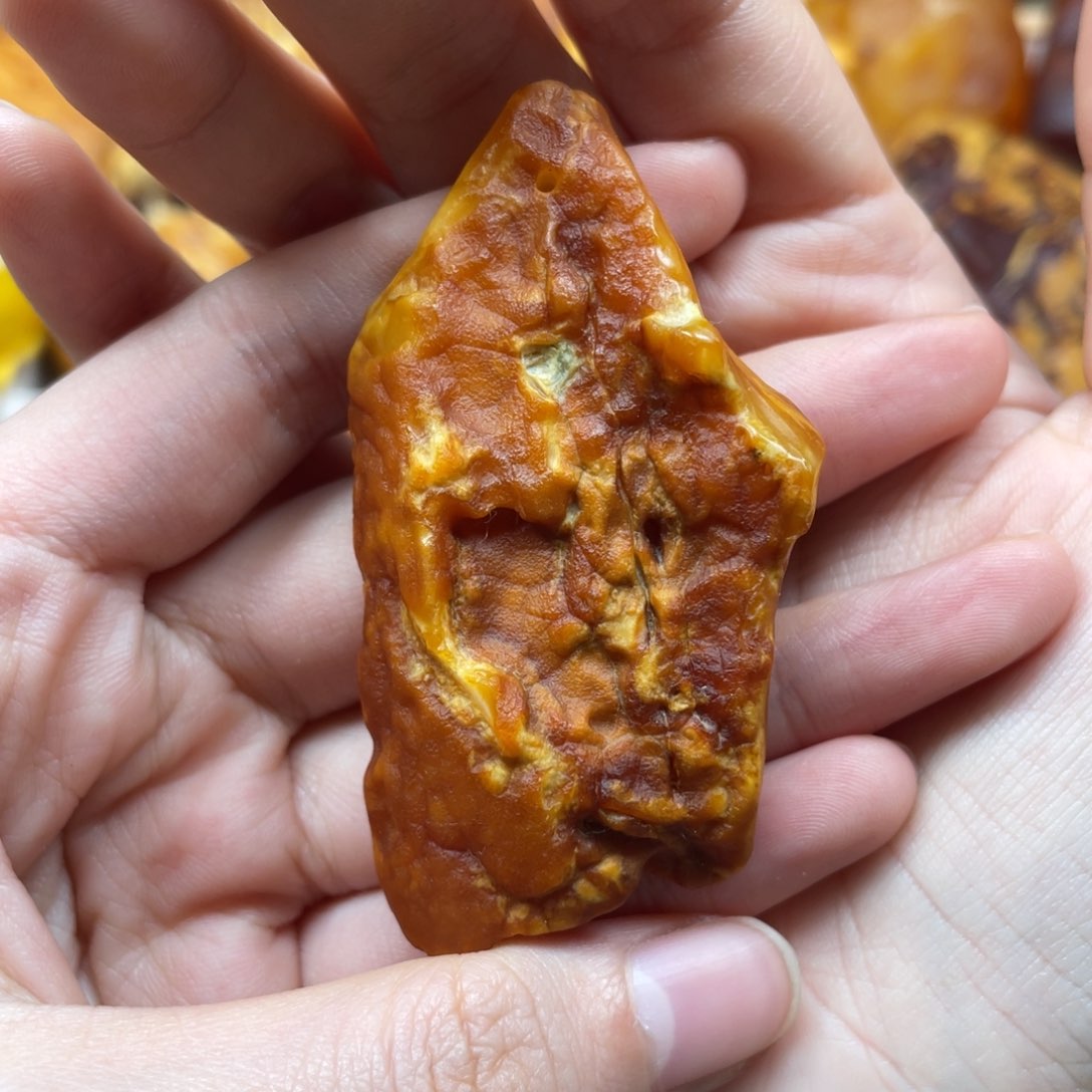 琥珀珠宝奇石未镶嵌