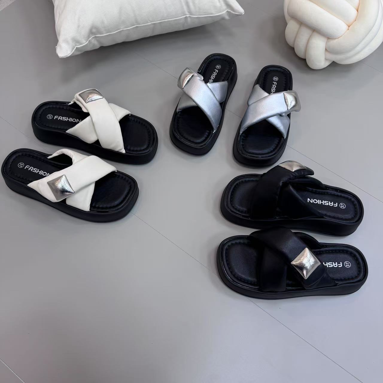 2025夏季新款时尚休闲纯色一字拖女款凉鞋 8802