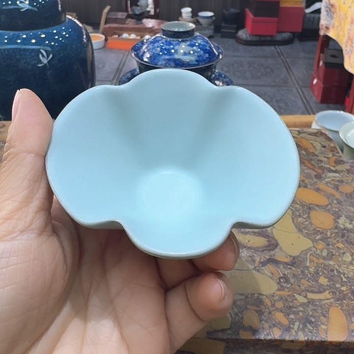 汝瓷杯一个，申道。。。