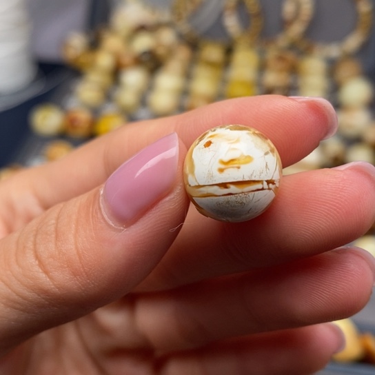 未镶嵌蜜蜡珠宝奇石