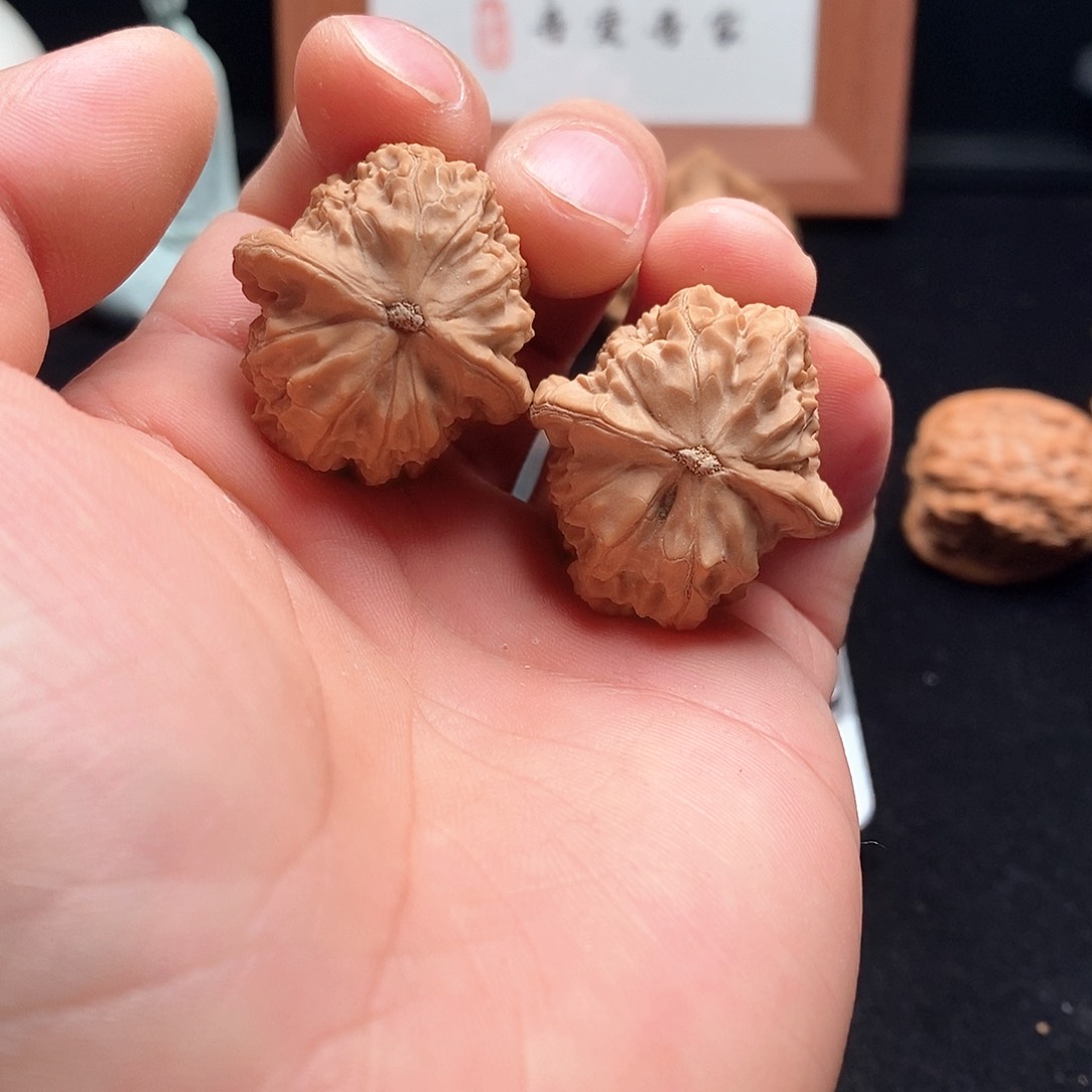 文玩核桃吊坠马老四30