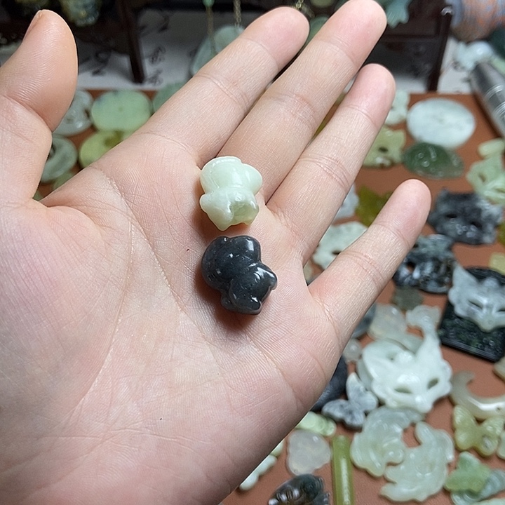蛇纹石玉未镶嵌颈饰马上有钱