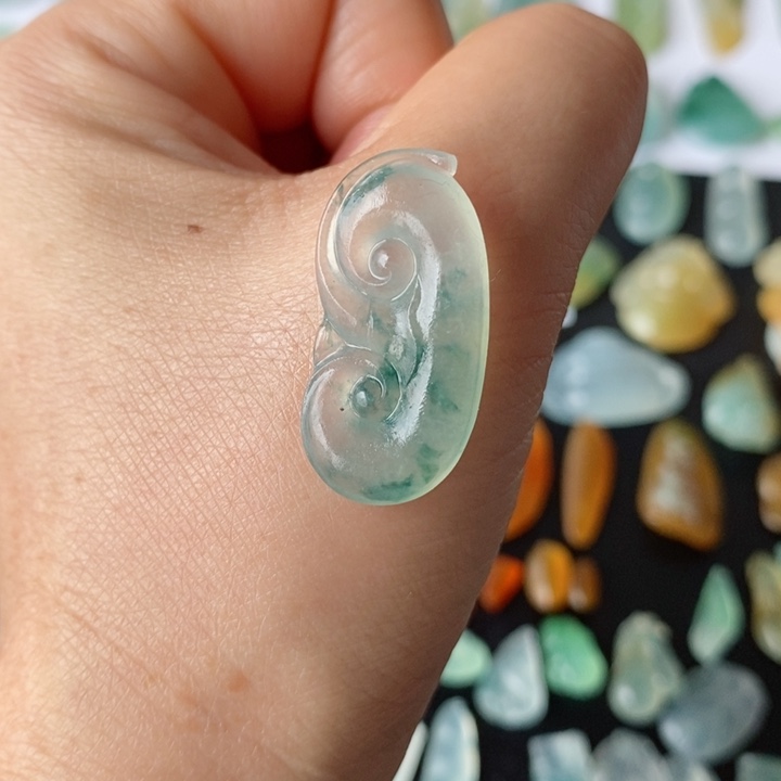 定制翡翠未镶嵌如意