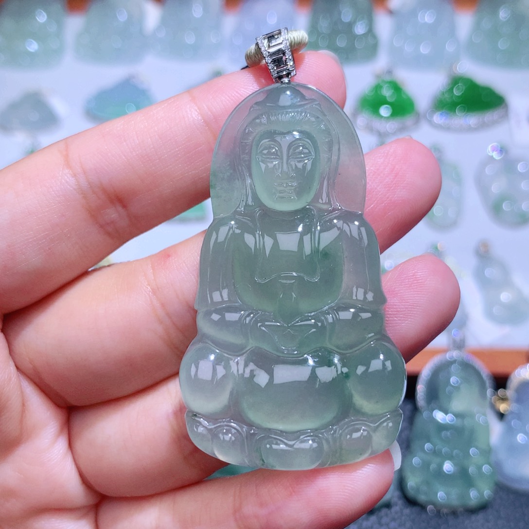 颈饰18K金镶嵌翡翠观音