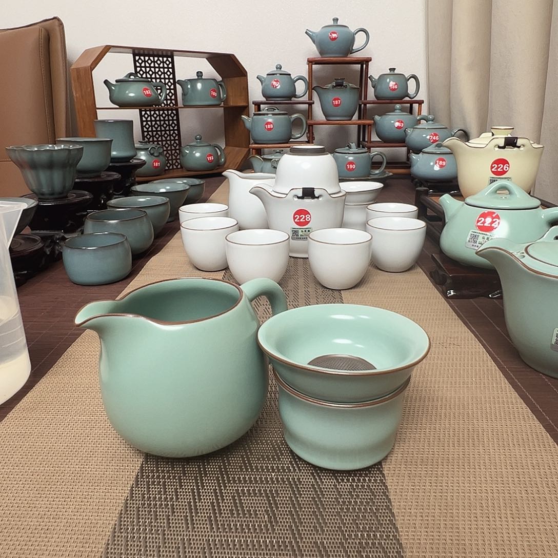 瓷片。。。。。。。。。。。。。