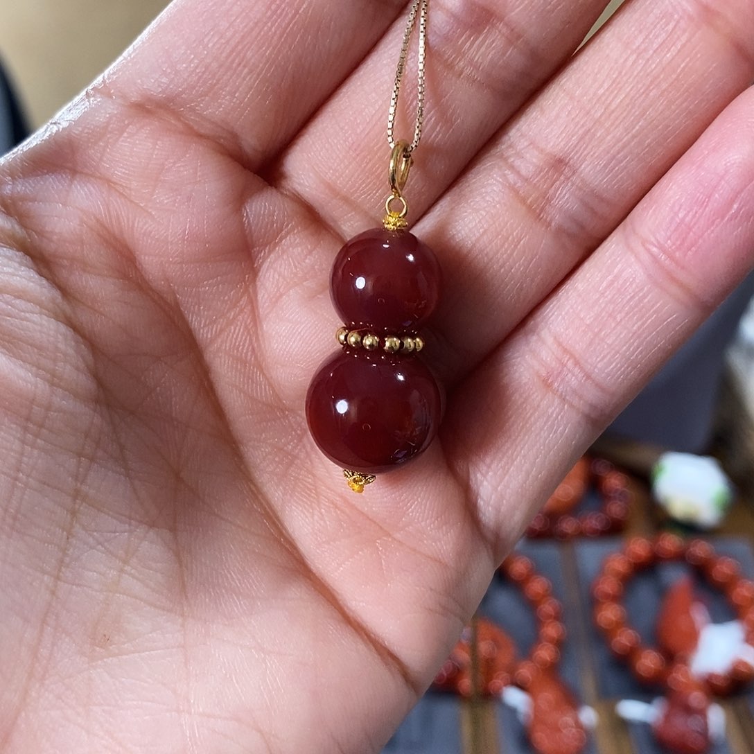 18K金镶嵌吊坠14mm原矿南红玛瑙