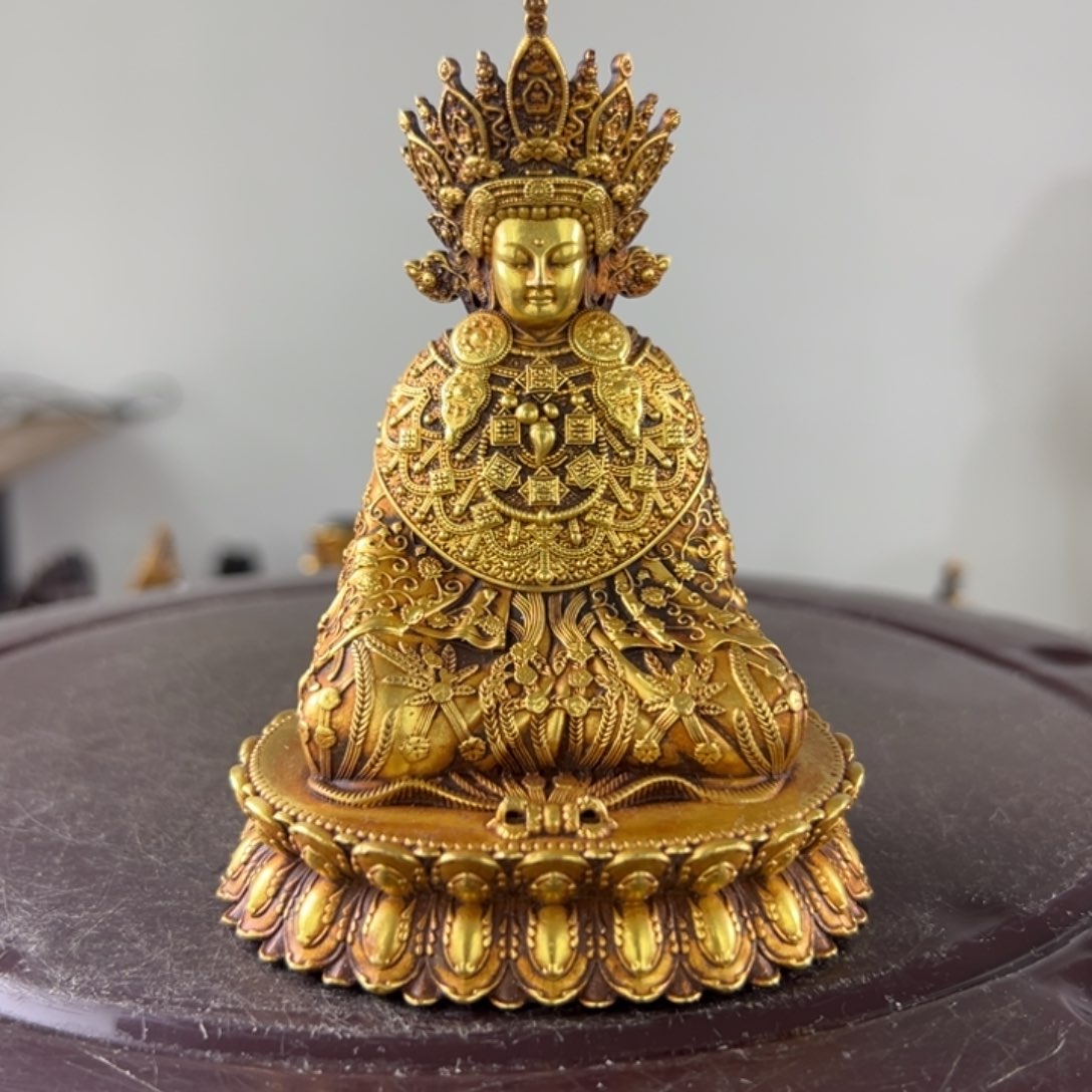 两****水佛像的造型和造型