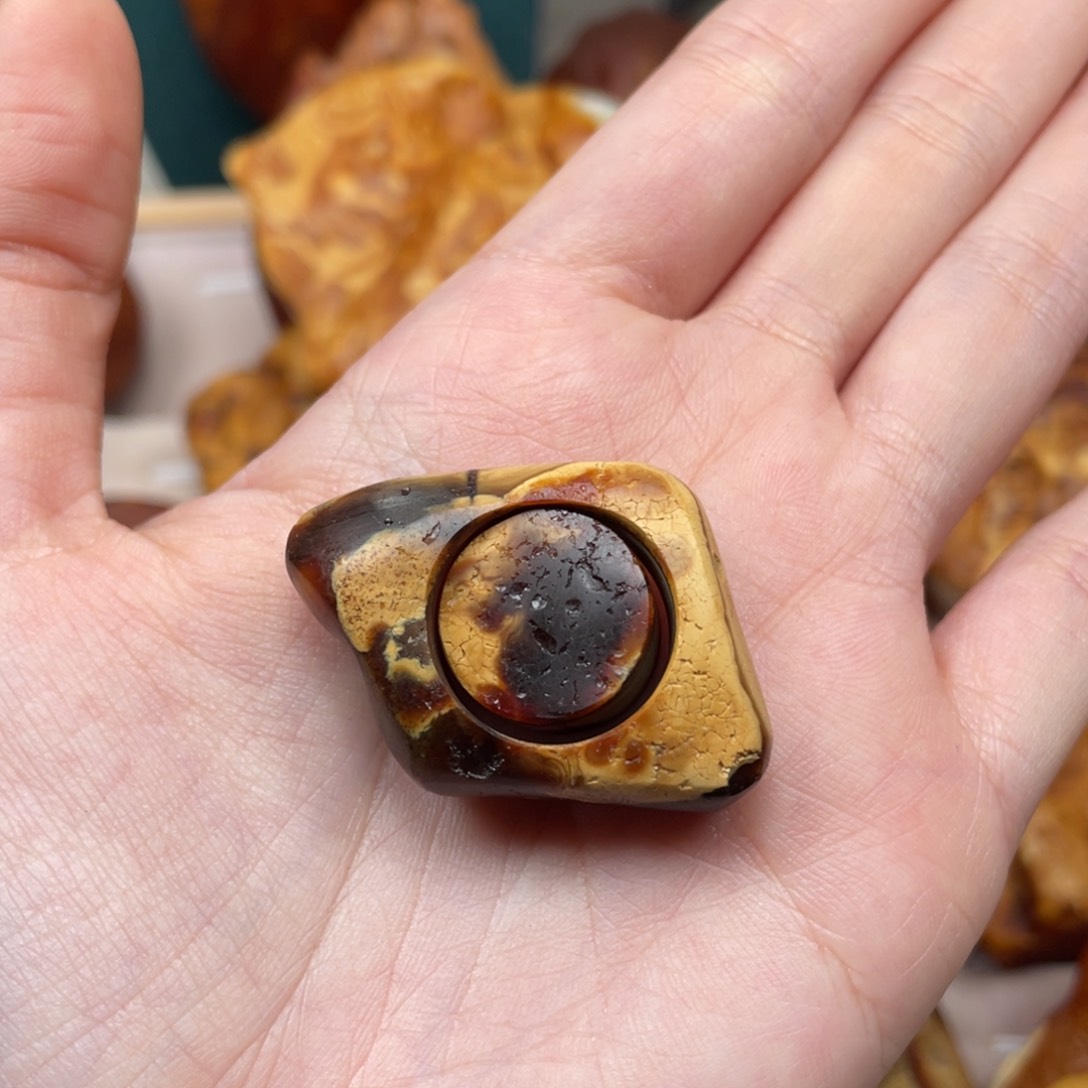 琥珀珠宝奇石未镶嵌