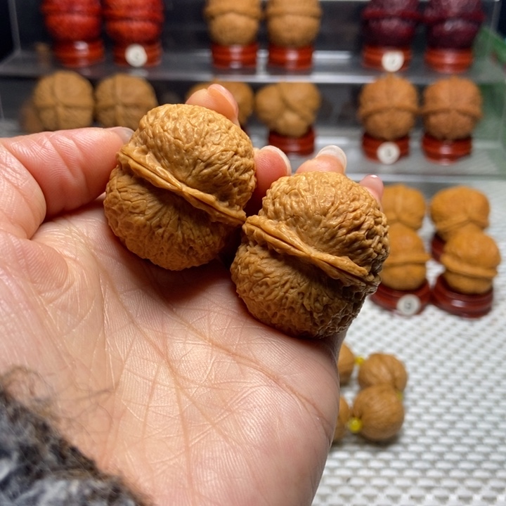 把件文玩核桃17鱼籽纹绣球