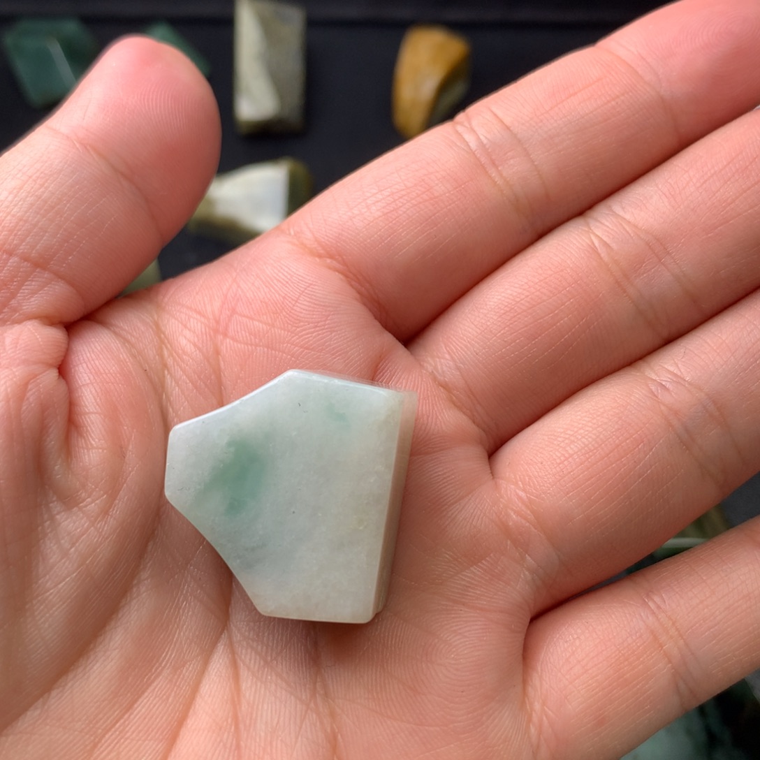 翡翠未镶嵌颈饰翡翠首饰