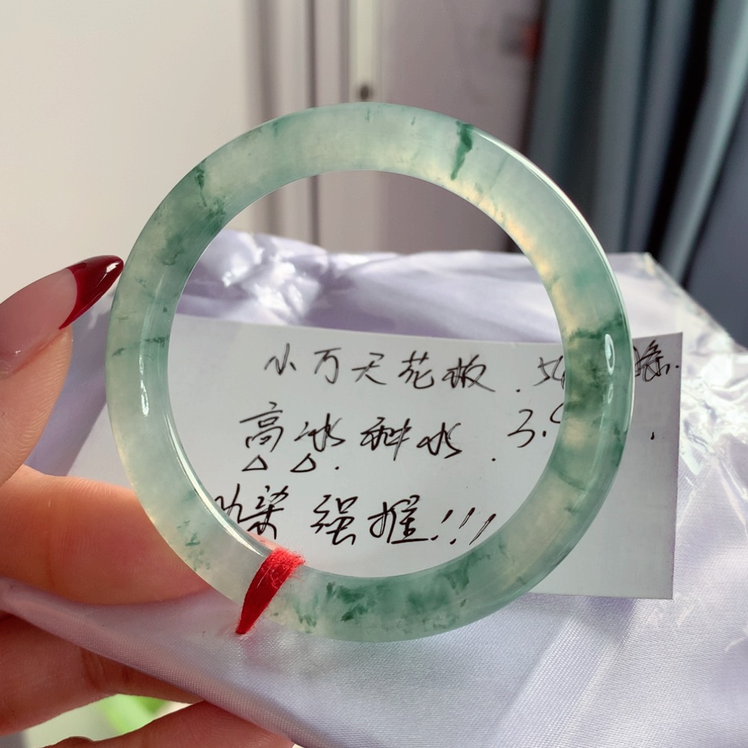 翡翠手镯（圆镯）未镶嵌54.5全条透光 今日强推！小柒