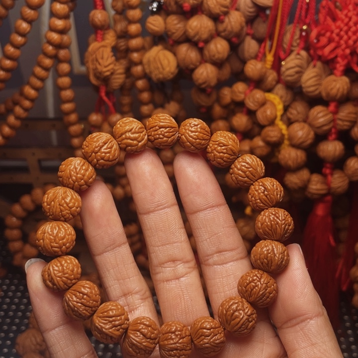 木质类龙纹桃枭挂件