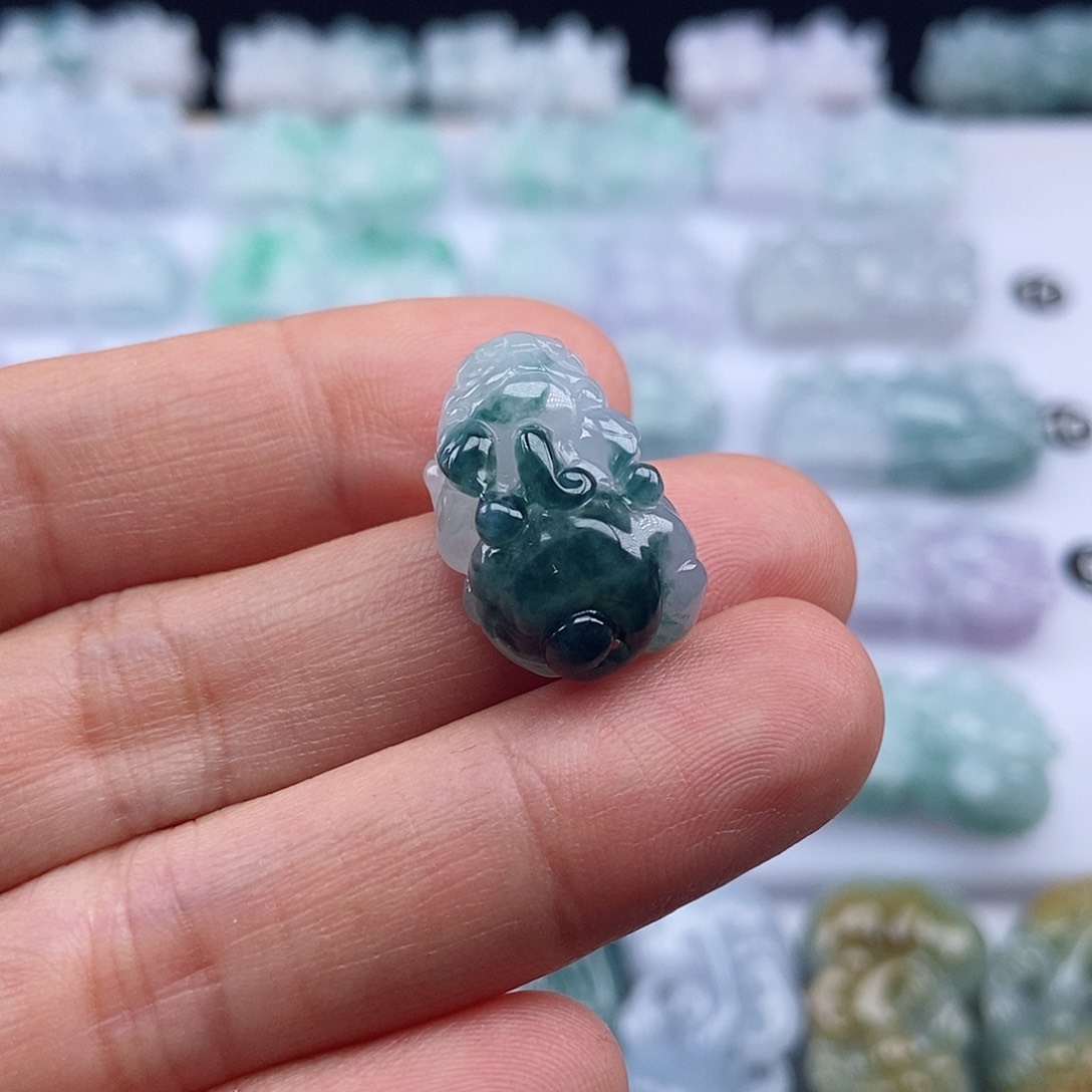 翡翠颈饰未镶嵌翡翠貔貅