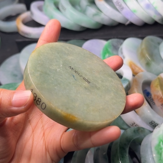 定制翡翠未镶嵌手镯