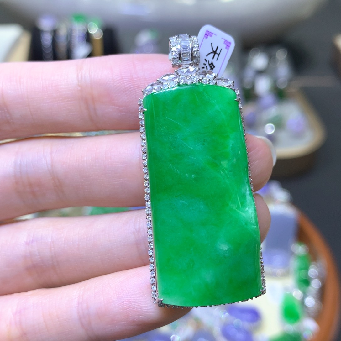 【闪购商品】翡翠颈饰18K金镶嵌翡翠吊坠项链