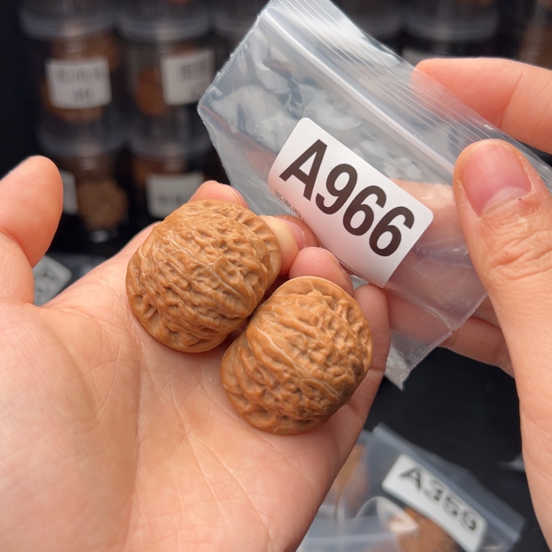 文玩核桃吊坠铁锤38