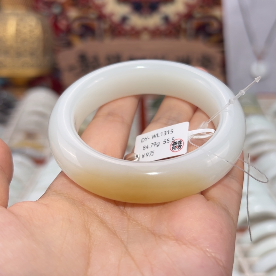 和田玉未镶嵌手镯