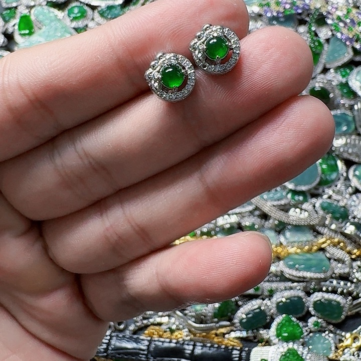 翡翠颈饰未镶嵌天然A货翡翠放漏