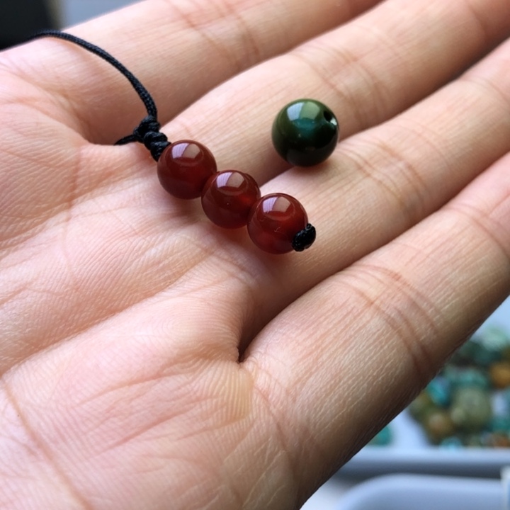 多***.南红玛瑙未镶嵌颈饰