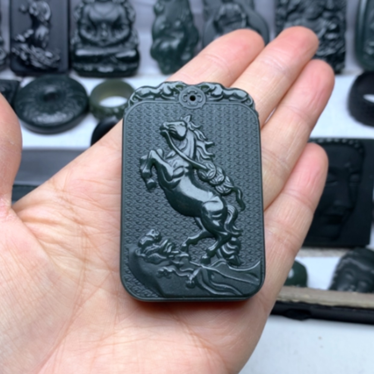 【闪购商品】和田玉颈饰未镶嵌?****?双面雕刻